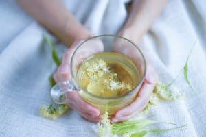 4 infusions glacées pour mieux dormir cet été