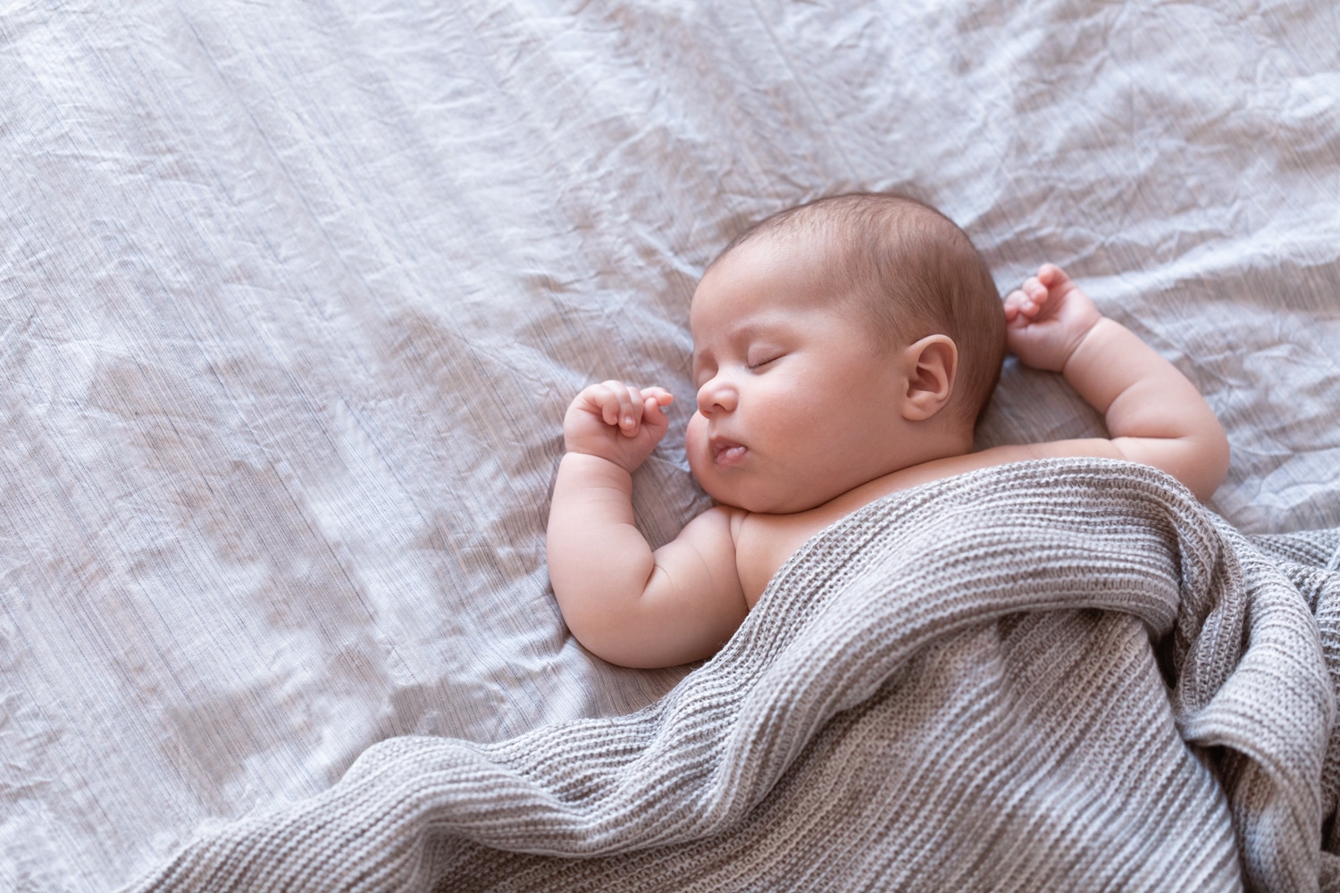 Comment préparer la chambre de bébé : 5 items pratiques pour la chambre à coucher