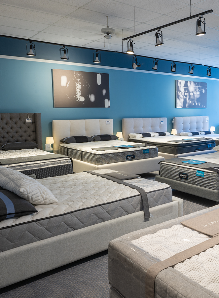 WR_PNG_MAG_VERTICALE_760X1032_FLEURY_1 Ahuntsic mattress showroom with beds on display