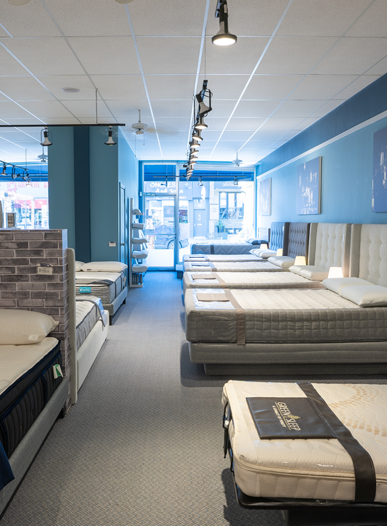WR_PNG_MAG_VERTICALE_760X1032_FLEURY_3 Ahuntsic mattress and bed displays at Matelas Bonheur